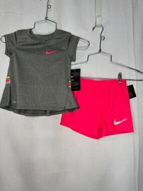 413. Nike Dri-FIT 2 Piece Shorts Set Gray Pink Girls Size 3-4Y NWT